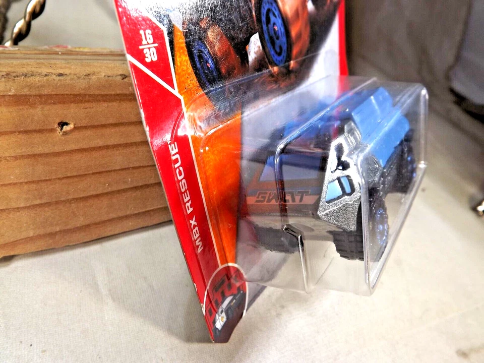 2017 Matchbox 70/125 MBX Rescue -SWAT 16/30 ARV-01 Gray-Blue w/Blue Ring Gear Sp - Image 4 of 4