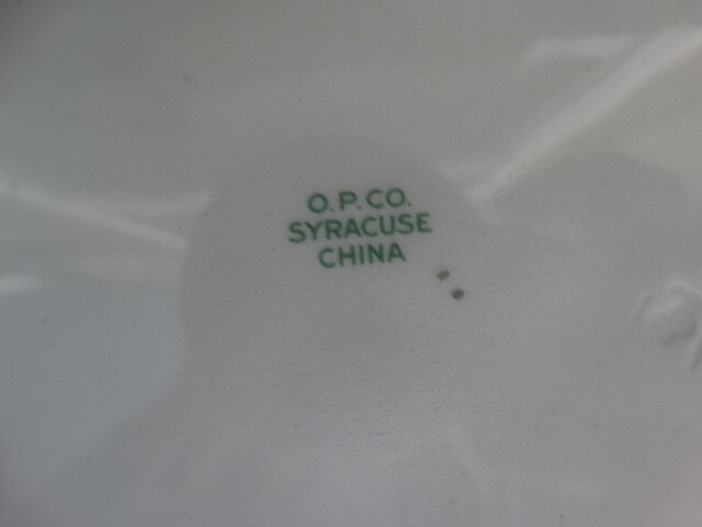 O.P.Co Syracuse China ORIENTAL No Red Flower 8 7/8 Luncheon Plate Very Good Cond