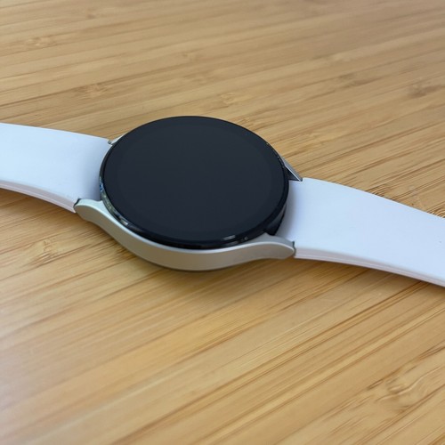 Samsung Galaxy Watch 5 44mm - Silver - Bluetooth + LTE - Charging Issues - Picture 7 of 15