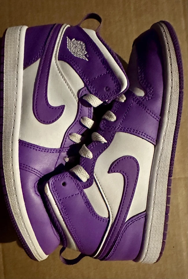 Nike Air Jordan 1 Mid PS Talla 2.5Y Púrpura Veneno Blanco DQ8424-511 Tenis Zapatos Foto 2 de 4
