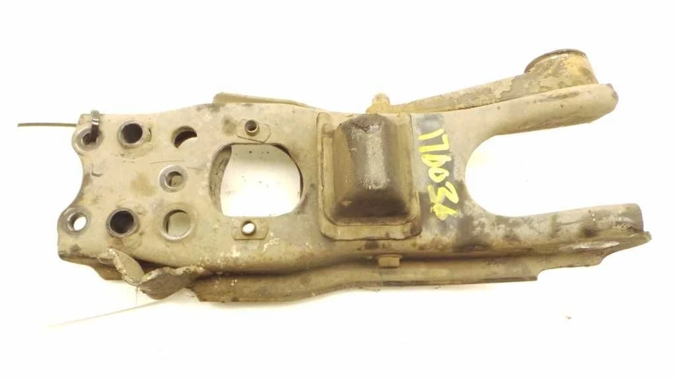 Brazo de control inferior delantero derecho lado pasajero toyota pickup 84-88 Foto 2 de 4