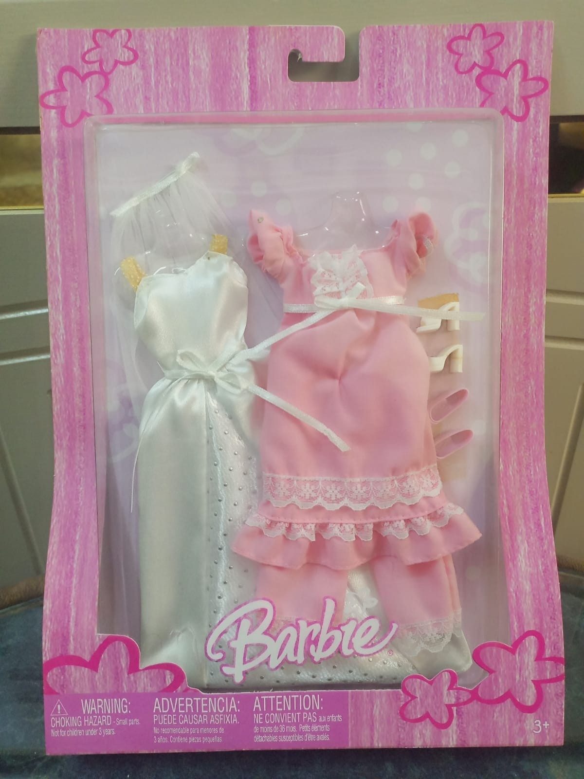 Barbie  Fashion 2001 Gift Set Includes 2 Dresses And 2 Shoes New
