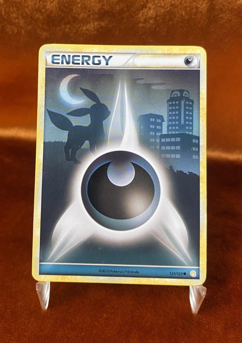Pokemon HGSS Dark Energy 121/123 Basic - Umbreon Silhouette  - 2010