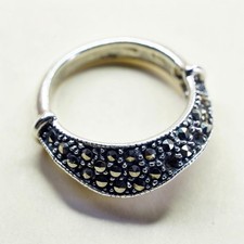 Size 6, Vintage Sterling silver ring, 925 wavy ribbed band with Marcasite