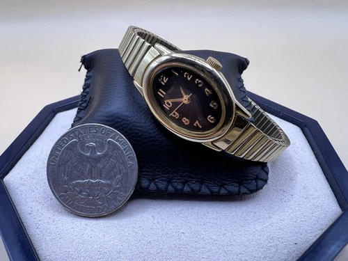 timex ladies watch. Vintage . 70s . Quartz Movement. Black Dial. Works.