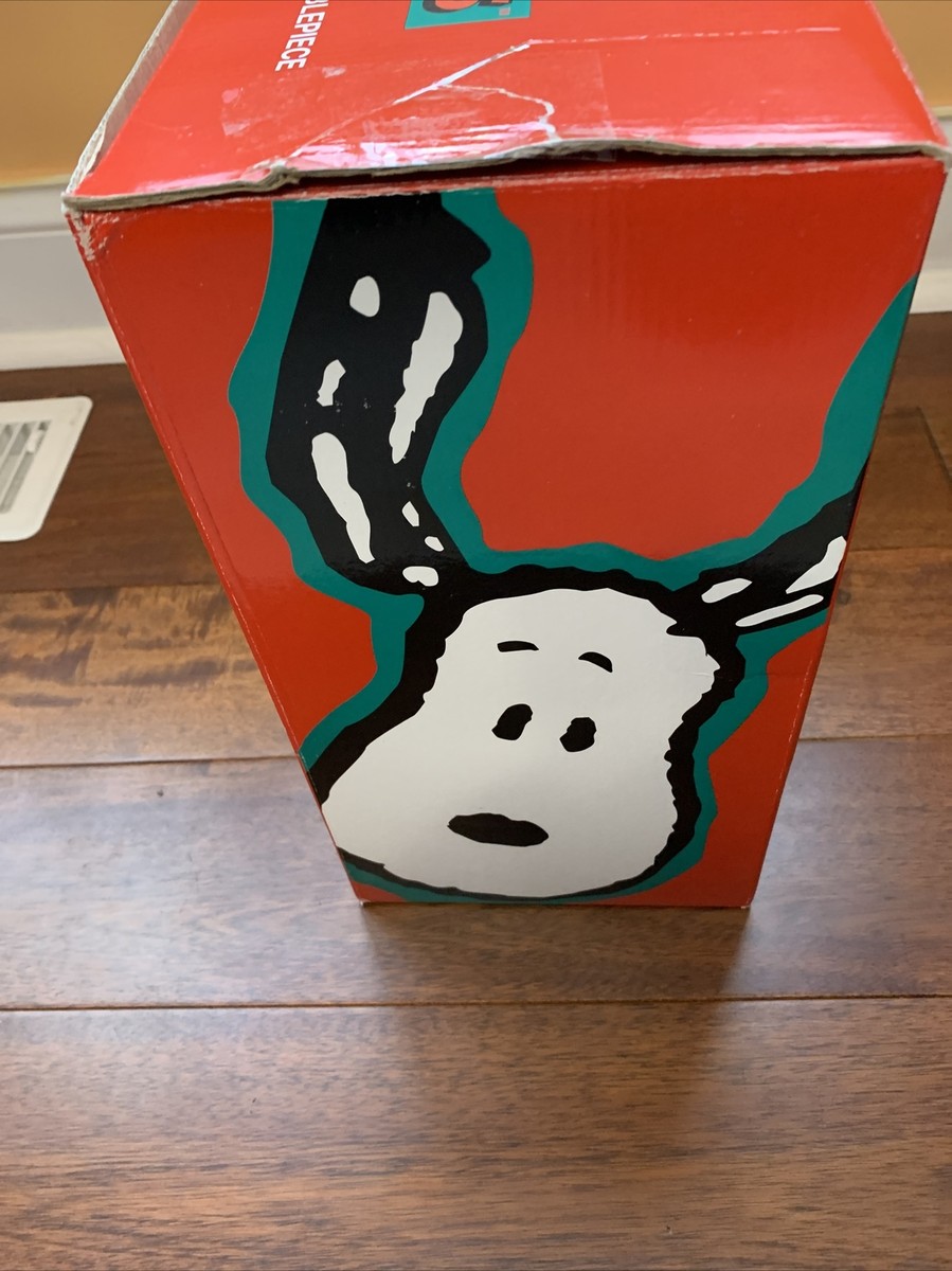 Vintage Peanuts 11” Snoopy Musical Tablepiece With Original Box | eBay
