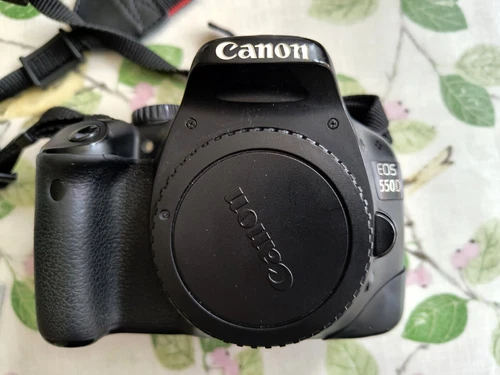 Canon EOS 550D DSLR Camera 18MP Body Only + 4x Batteries & Charger.