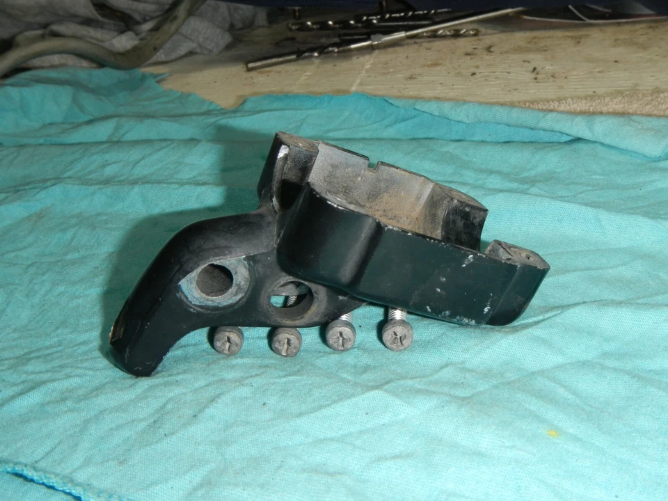 L alavanca de embreagem interruptor montagem poleiro 79 Harley Davidson Sportster XLH 1000 XL XLCH - Imagem 3 de 4