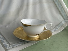 Sch&ouml;ne Meissen Tee-Tasse in Dekor Stechpalme, mit viel Gold