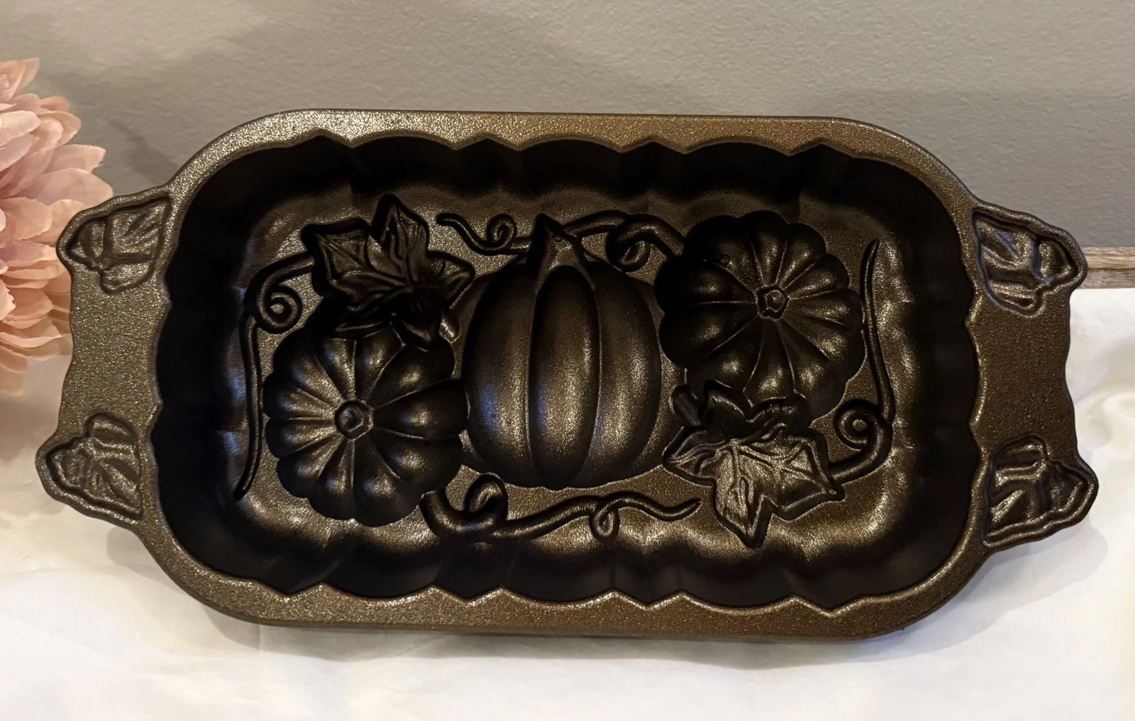 Nordic Ware Non-Stick Wheat and Pumpkin Cast Aluminum Loaf Pan, Oven Safe EUC