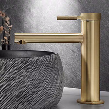 Single Hole Vanity Faucet Single Handle Bathroom Sink Faucet with Supply Hoses i