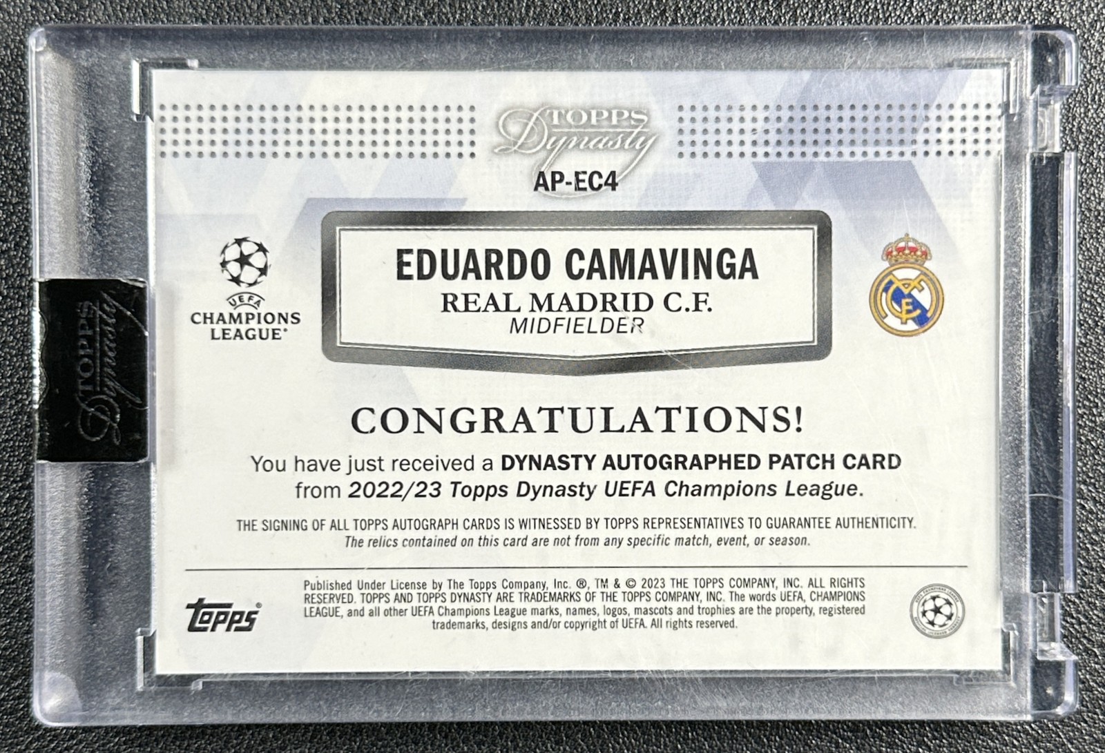 EDUARDO CAMAVINGA 2022-23 TOPPS DYNASTY UCL #AP-EC4 PATCH AUTO BLACK 3/5 view 2