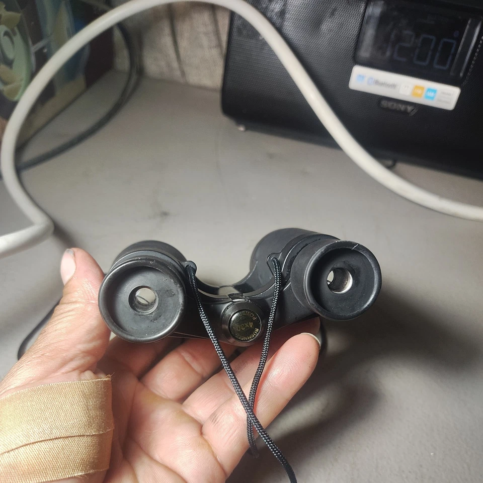 Bushnell Powerview 4x30 Insta Focus Compact Binoculars Black with case.. - Image 4 of 4