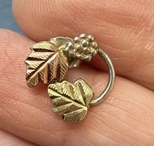 Black Hills Gold 10K Tri Color Sterling SINGLE Earring Leaves Grapes 1.2 grams