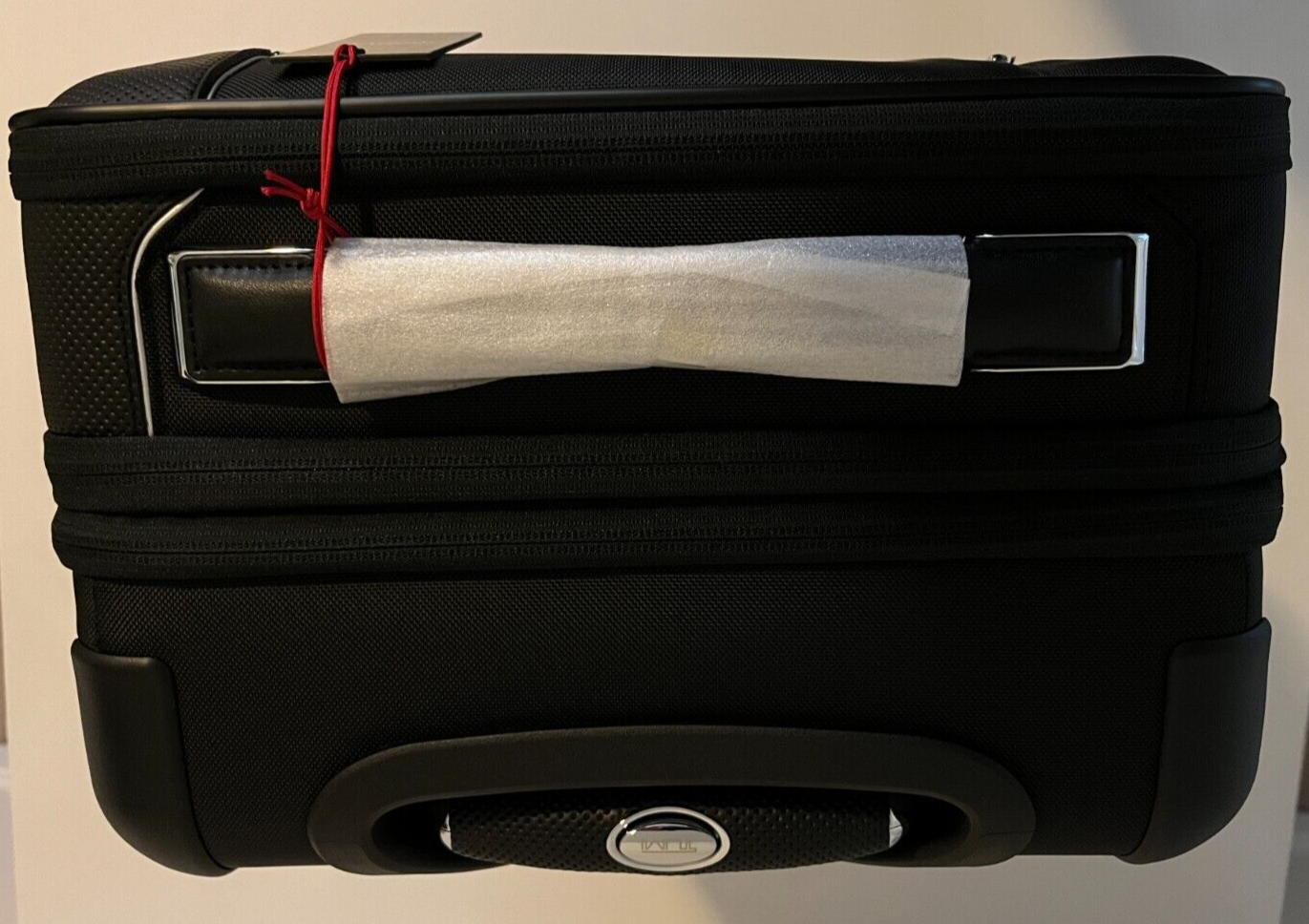 NWT Tumi Arrive International Dual Access 4 Wheeled Carry On