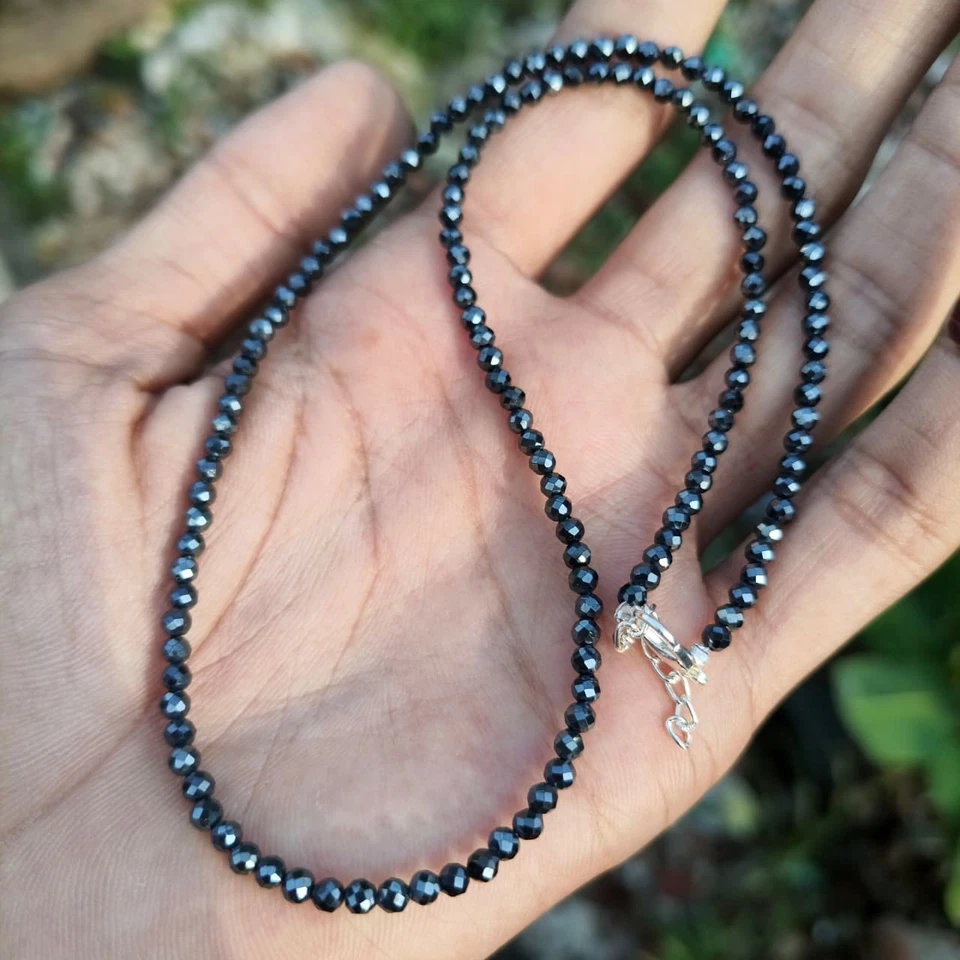 Collar de cuentas de rondelle facetadas de espinela negra natural AAA de 3 mm Foto 2 de 4