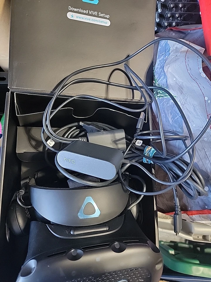 Genuine HTC VIVE Cosmos Elite VR Virtual Reality PC HEADSET + HEADPHONES + Cord - Image 3 of 4