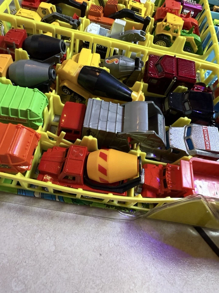 Vtg Matchbox Diecast Car Truck Tractor Construction City Vehicle LOT of 43 Cars - Image 3 of 4