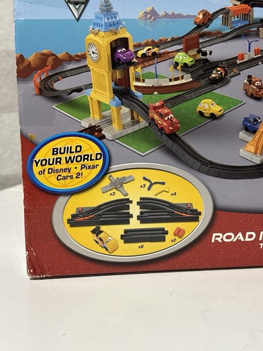 NUOVO Vintage Fisher Price Geotrax Road Race Track Pack Disney Pixar Cars 2 Nuovo con scatola - Foto 6 di 11