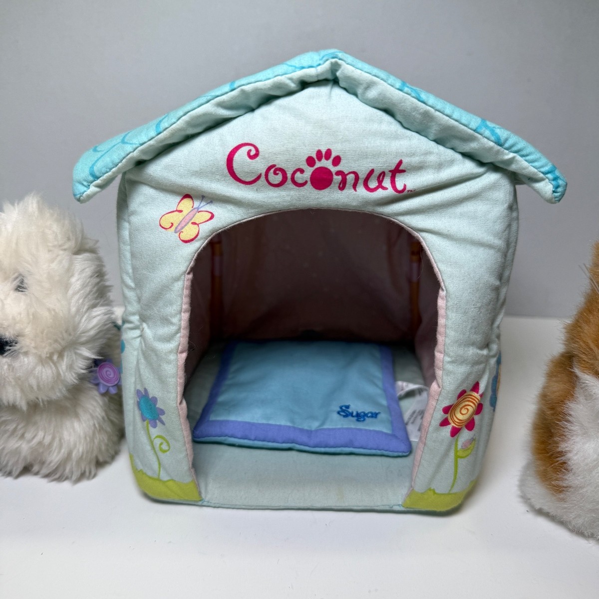 American Girl - - American Girl Coconut Chip White Dog for 18-inch Dolls plus Pet Accessories