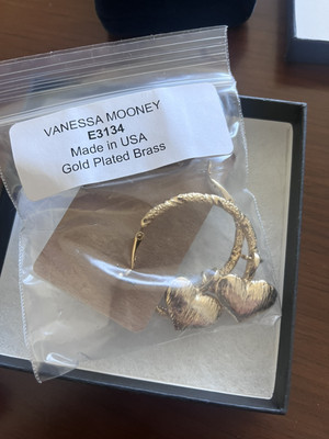 vanessa mooney heart earrings