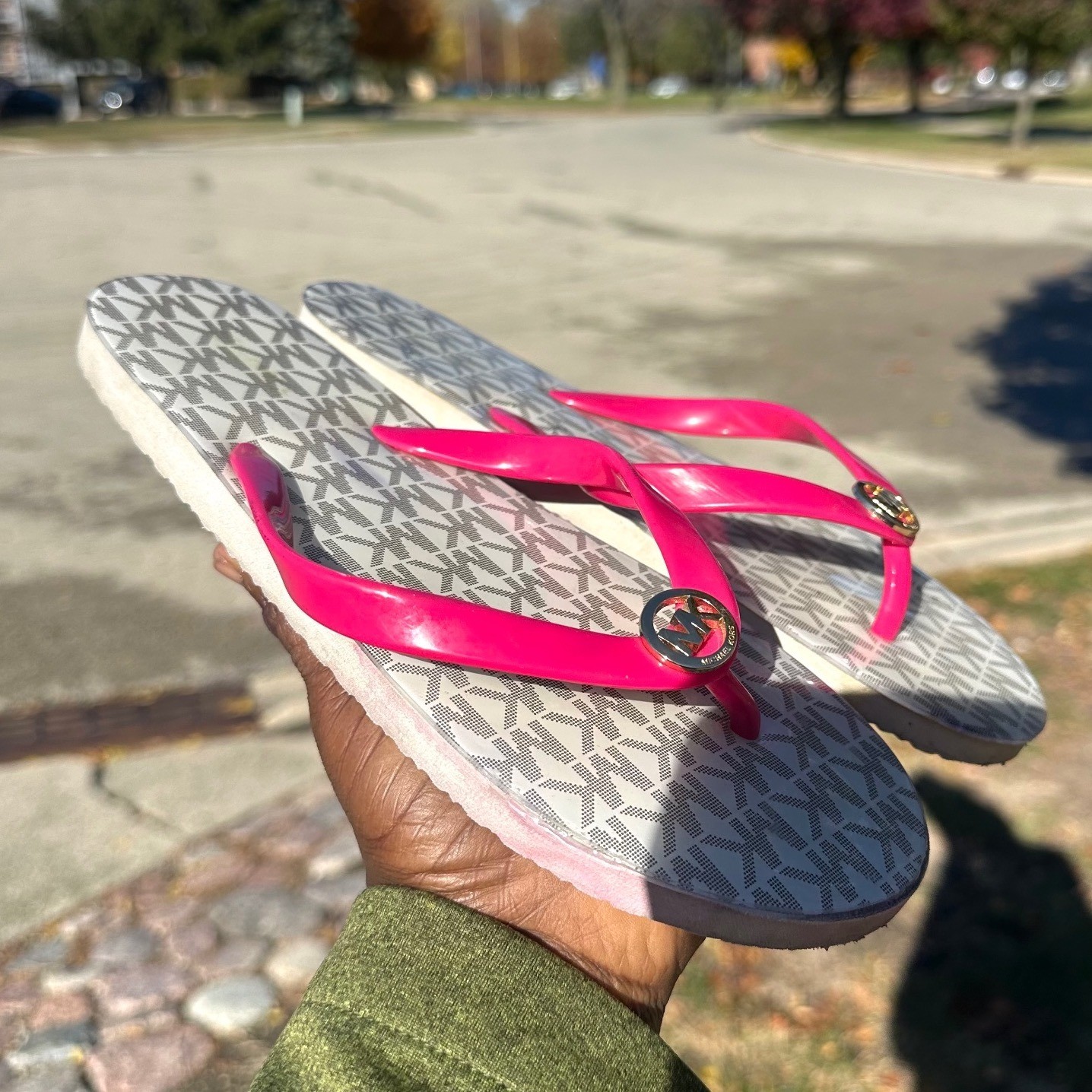 Michael Kors Women's Mini Jet Set Shiny Flip Flop Sandals Size 8 Ultra Pink thumbnail 9