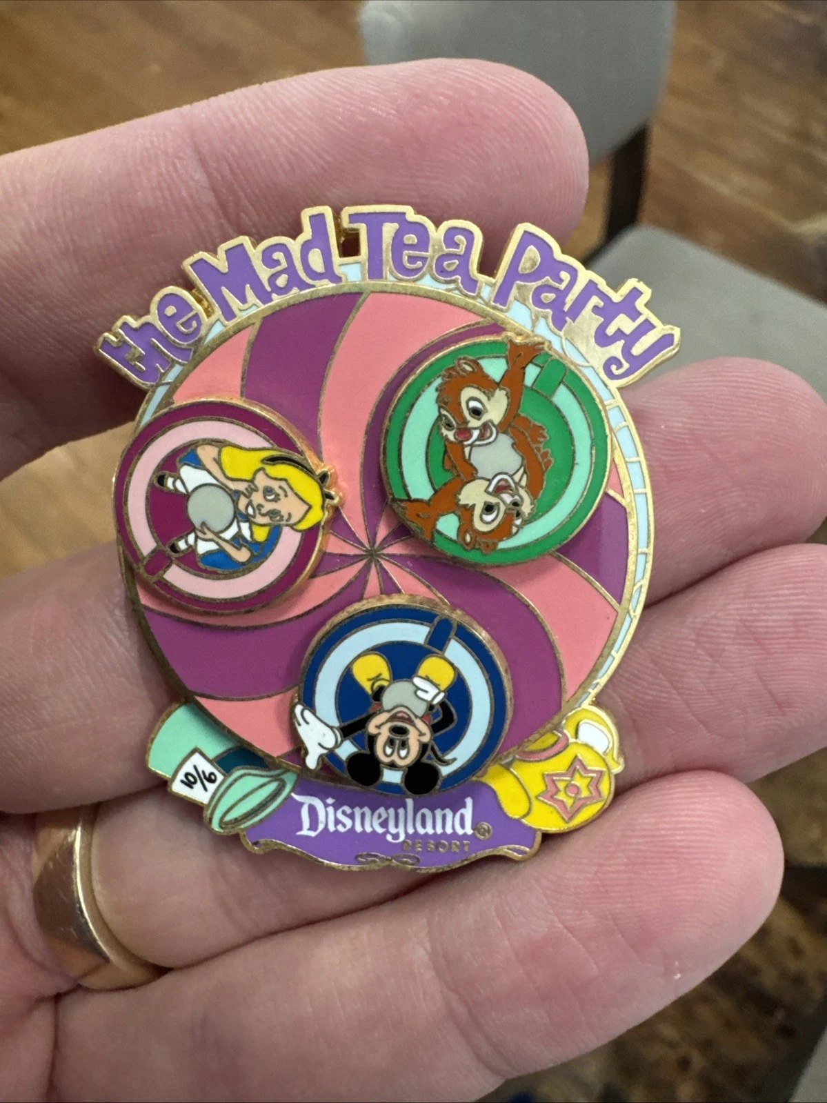 Disney DLR Alice in Wonderland Mad Tea Party Ride Spinner 3D 2005 Pin # 43413