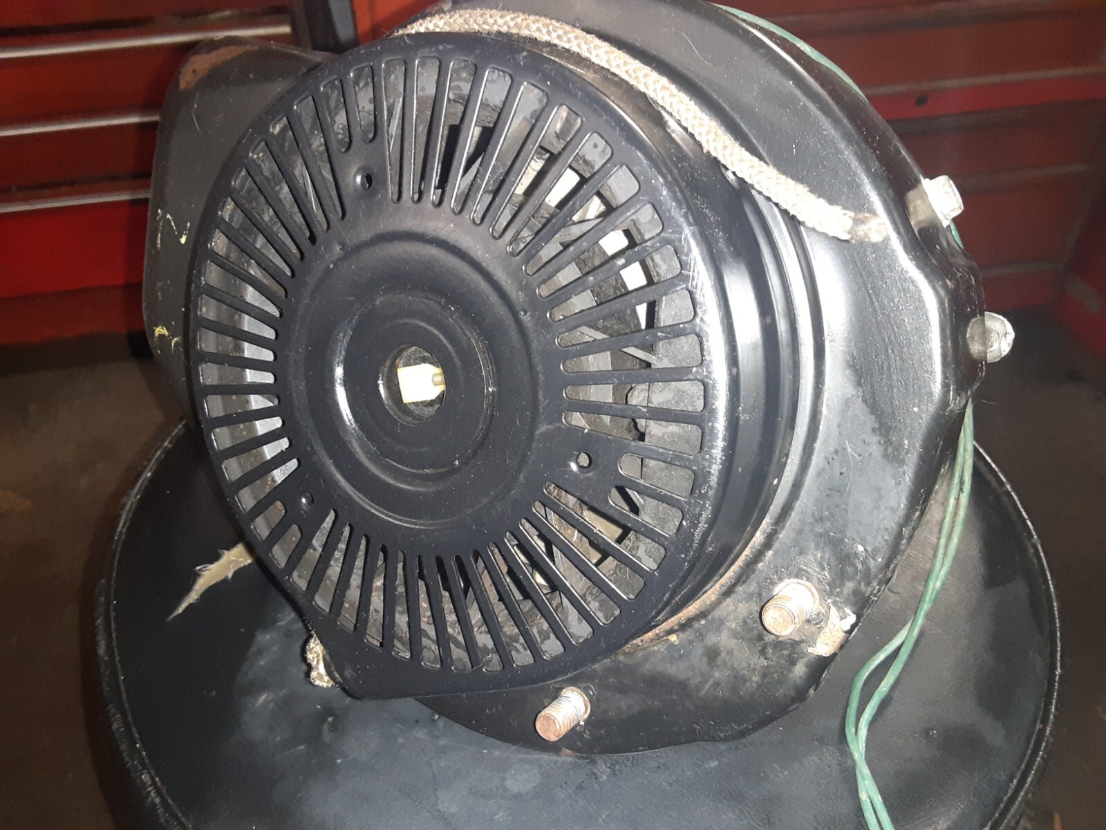 Ariens SS322 Snowblower 2 Cycle Tecumseh Engine. HSK600. 3hp. Single