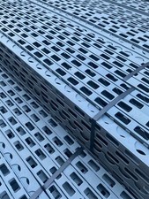 Drunterleiste  Abstandshalter Distanzhalter Betonstahl Beton Fundament 