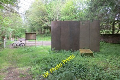 Foto 6x4 Glenbuck Skulptur Glenbuck\/NS7429 Der Beginn des Flusses Ayr um 2015