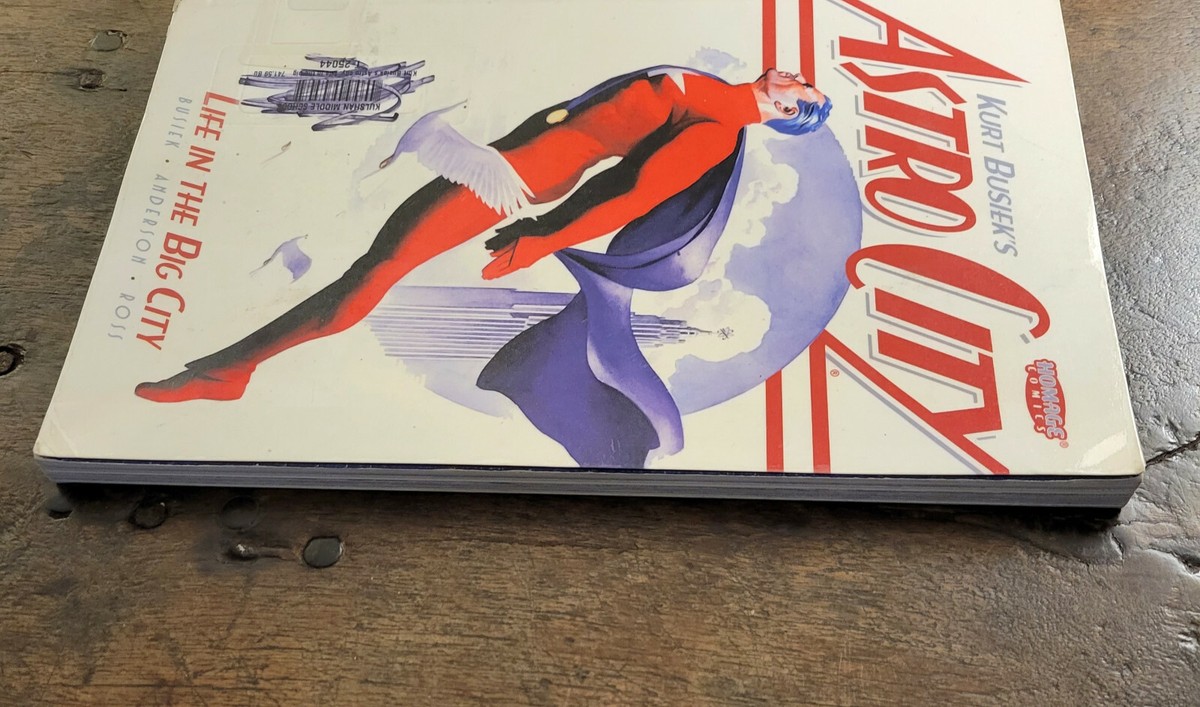 洋書 Astro City: Life in the Big City Kurt Busiek's ASTRO CITY: Life in the Big City (1996, Trade