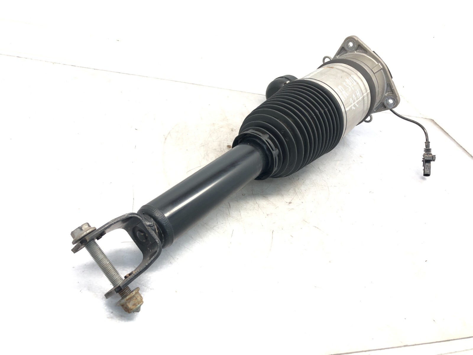 2014-2018 BENTLEY FLYING SPUR AWD RIGHT PASS REAR AIR STRUT SHOCK ABSORBER OEM.