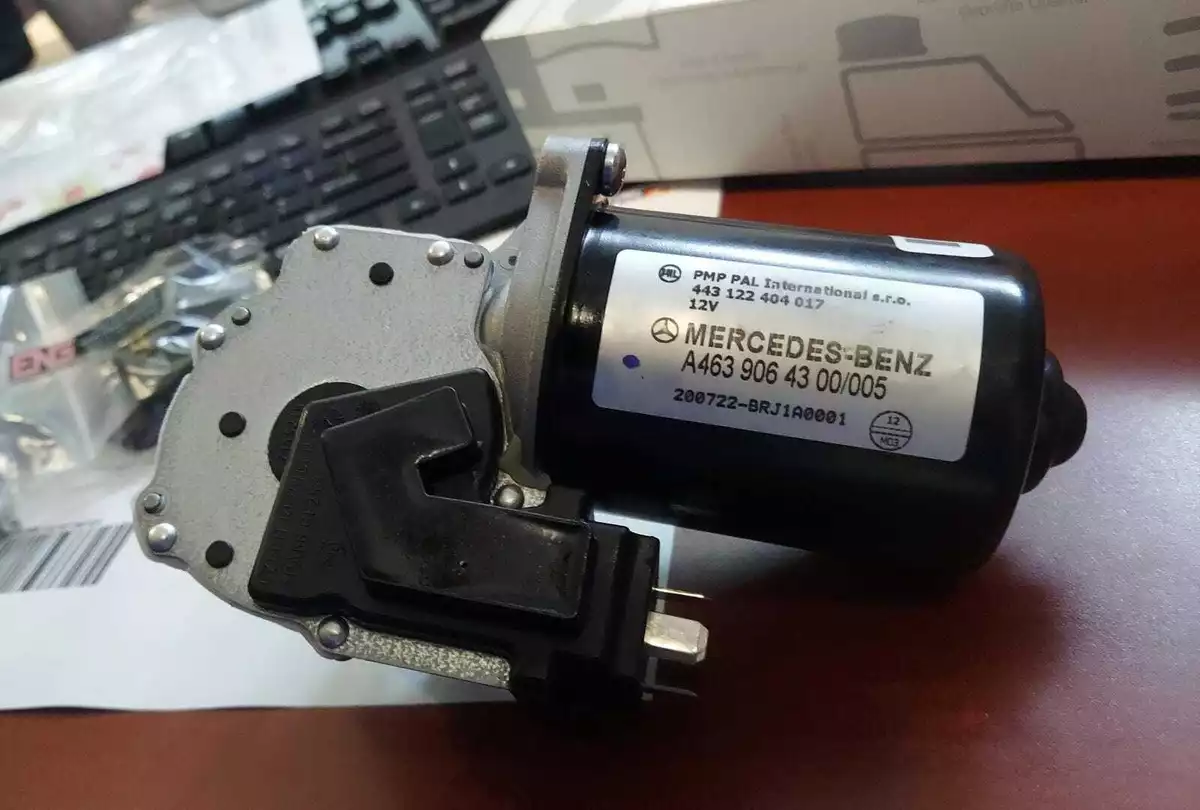 NEW Mercedes-Benz amg Wiper Motor A4639064300 (0028204442) G-WAGEN 