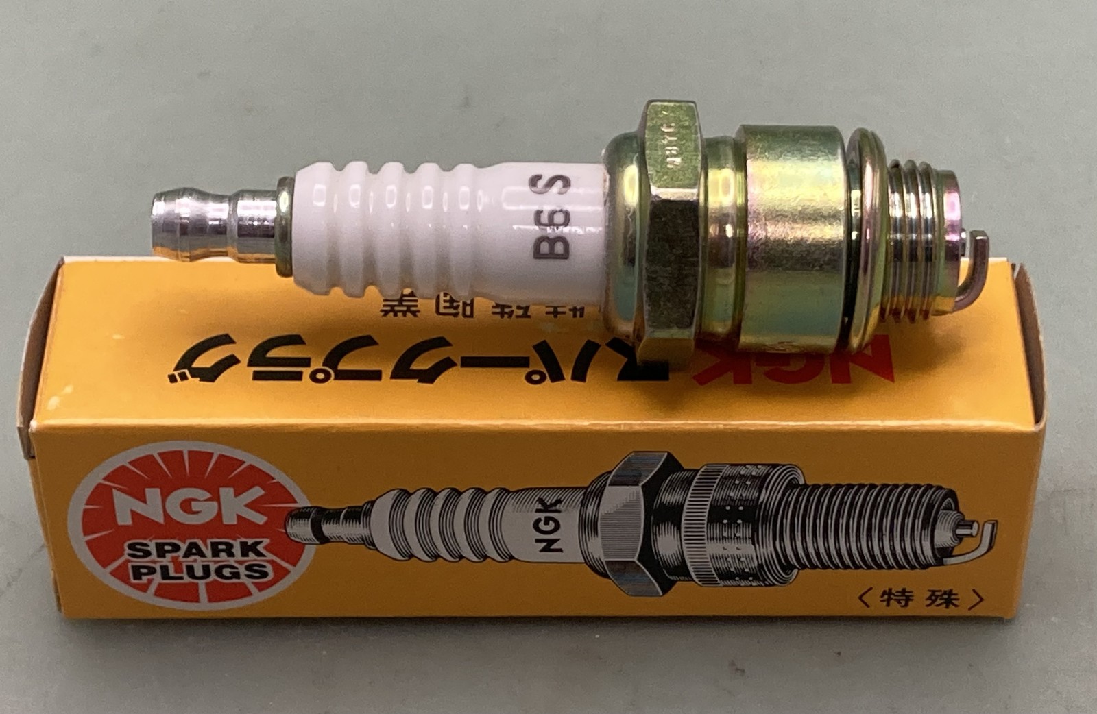 Qty 2 NGK 3510 Spark Plug B6S New Genuine