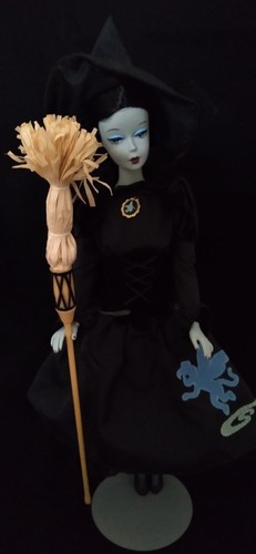 The Wizard Of Oz Wicked Witch Of The West Barbie - Bild 5 von 8
