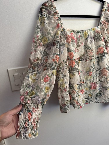 ALICE + OLIVIA Women’s Rowa Floral Eyelet Top Size L - Picture 4 of 10