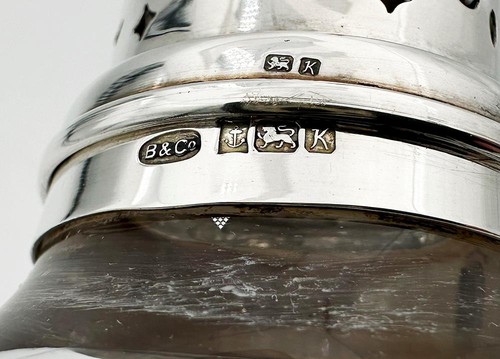 VINTAGE SUGAR CASTER STERLING SILVER & GLASS BIRMINGHAM 1982 W I BROADWAY & CO - Picture 6 of 6