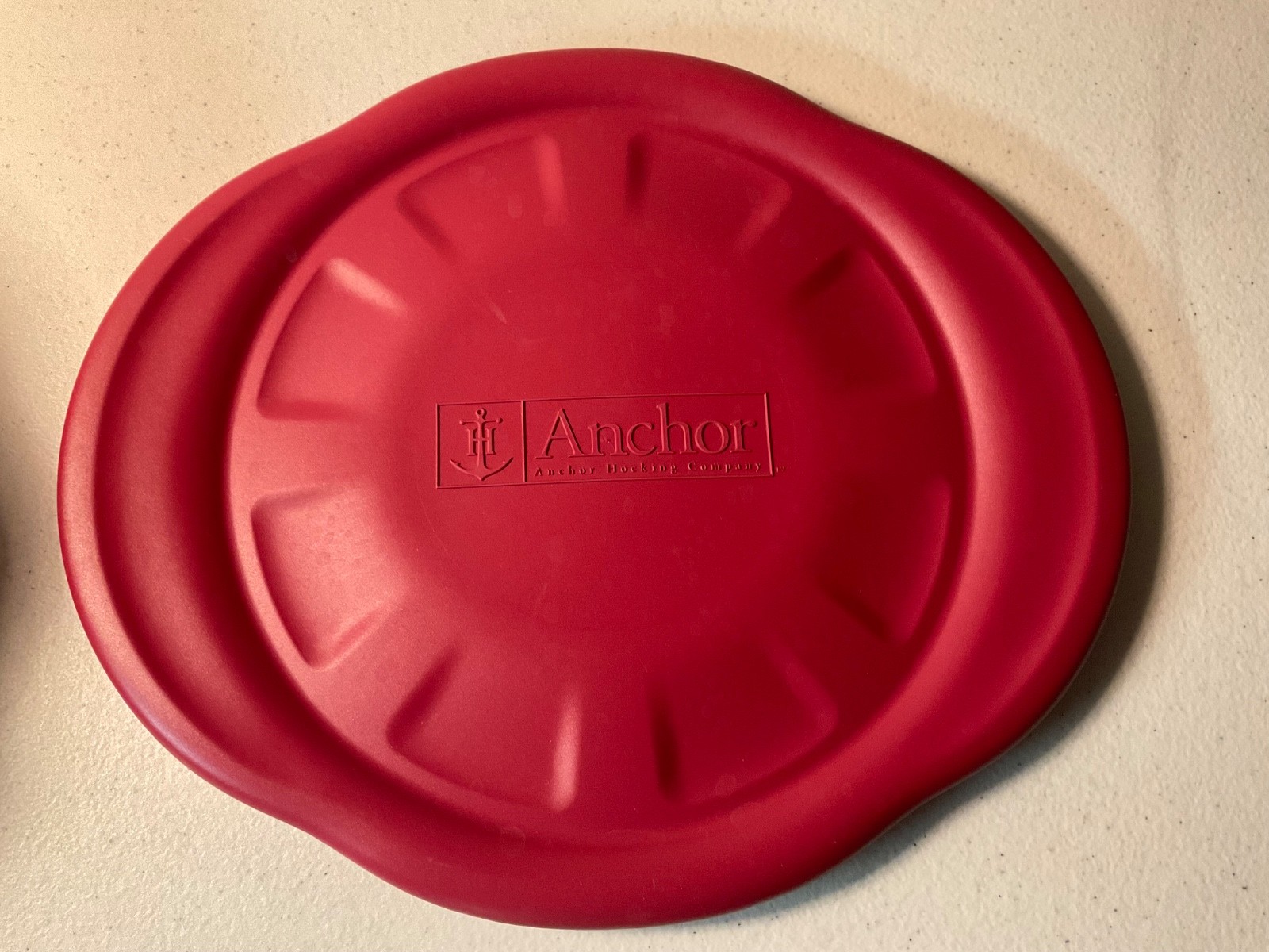 Anchor Hocking 2 Quart Casserole Dish with Insulated Carry Bag And Travel Lid