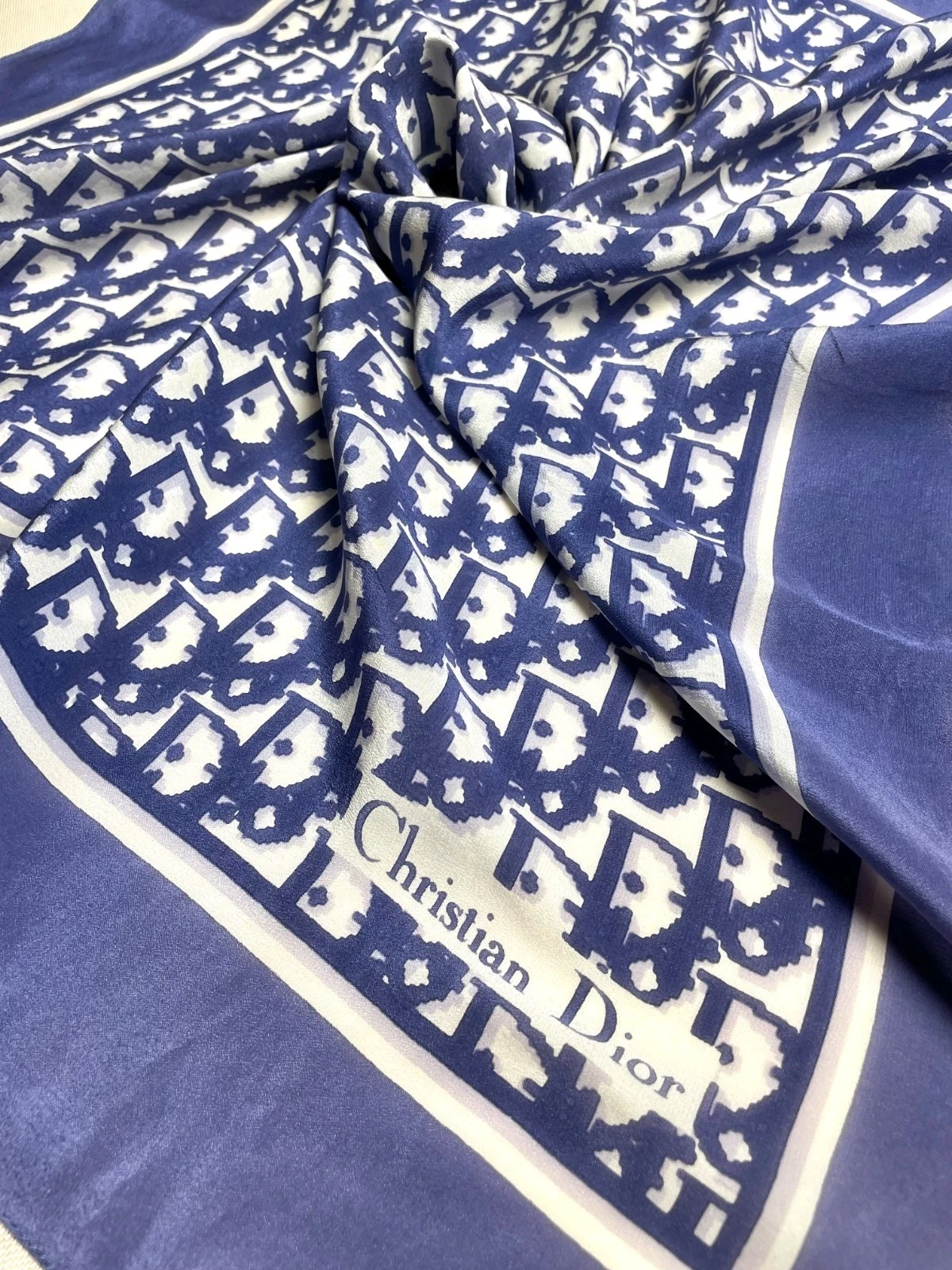 Foulard en soie violet logo Christian Dior 