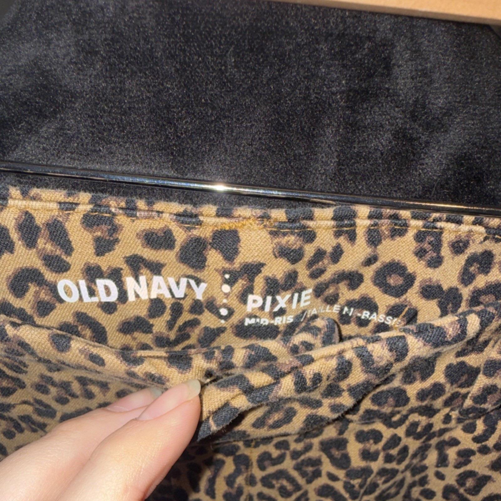 Old Navy Pixie Mid-Rise Leopard Print Cotton Span… - image 3