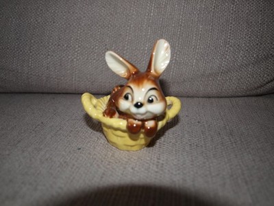 GOEBEL Porzellan  Nr. 34822 Hase im Korb,  7 cm hoch gelber Korb