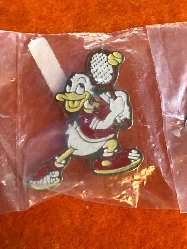 10754    WDP - Donald Duck Playing Tennis - Brooch