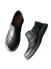 Clarks black leather Cora Giny Cushioned Zip Loafer Flats Size 6 Comfort Preppy