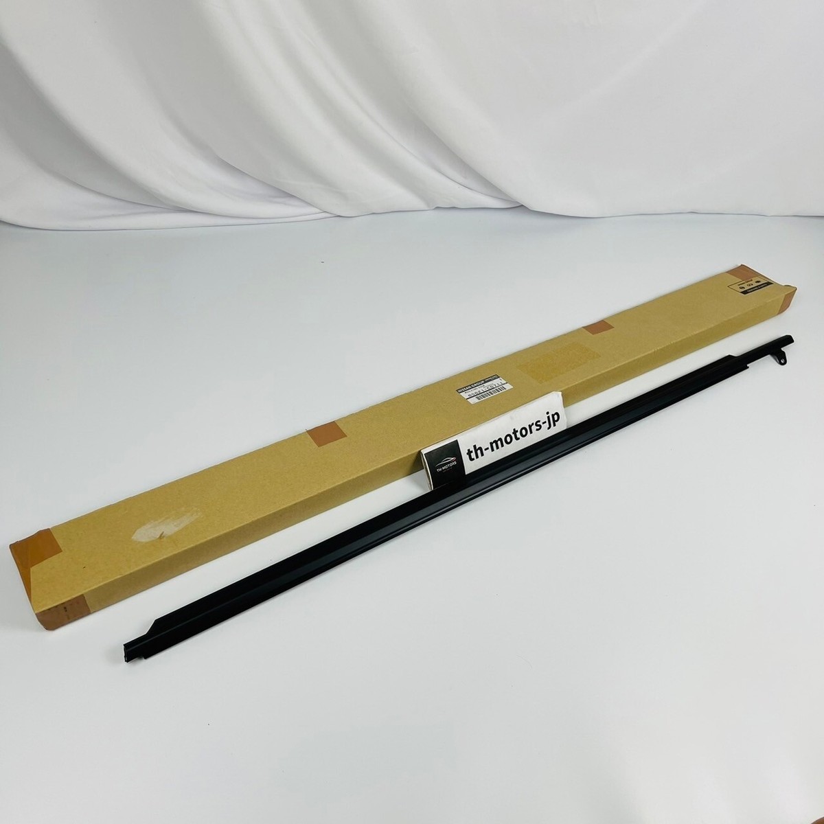 NISSAN Genuine Z33 Front Door Out Side LH Molding Assy 80821-CD711