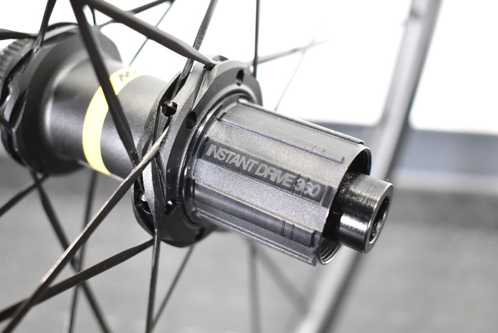 MAVIC COSMIC SLR32 DISC WHEEL Special Makeup White Decal F/R MAVIC COSMIC SLR32 DISC WHEEL Special Makeup White Decal F/R