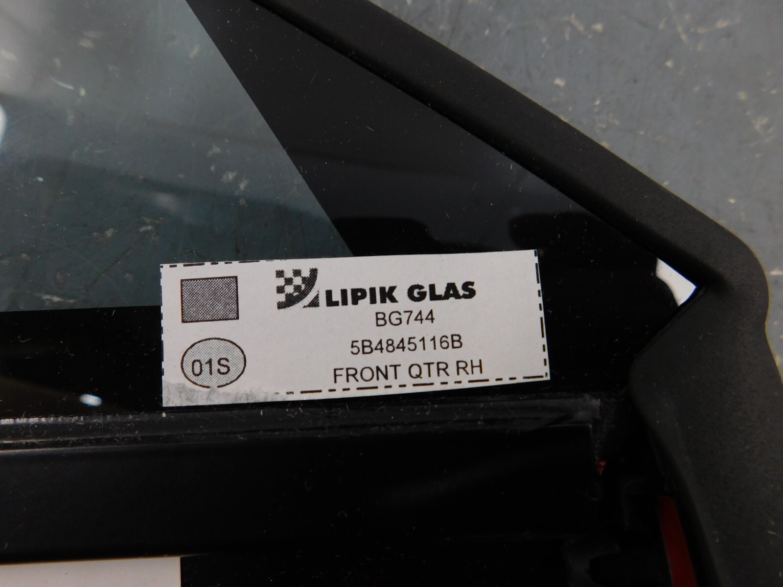 Bugatti Veyron Right Front Triangle Quarter Glass #0007 Q8-2