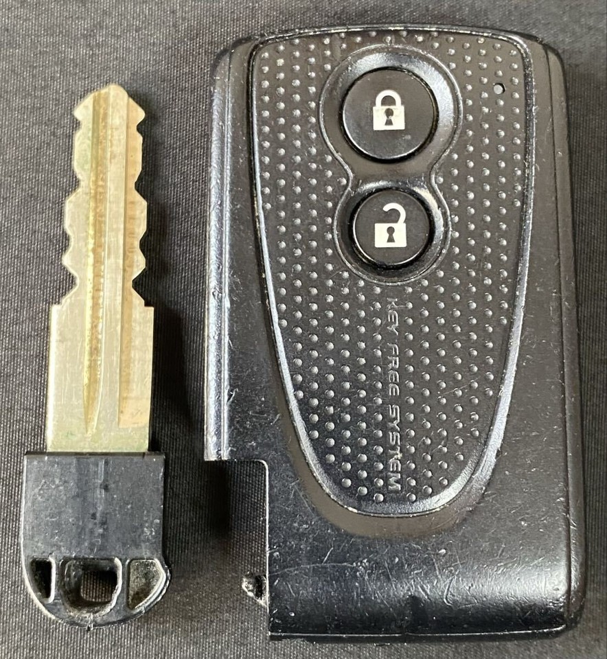 Daihatsu Keyless Remote 2-Button Fits Move, Mira, Cuore, Pαsso, Pixis ...