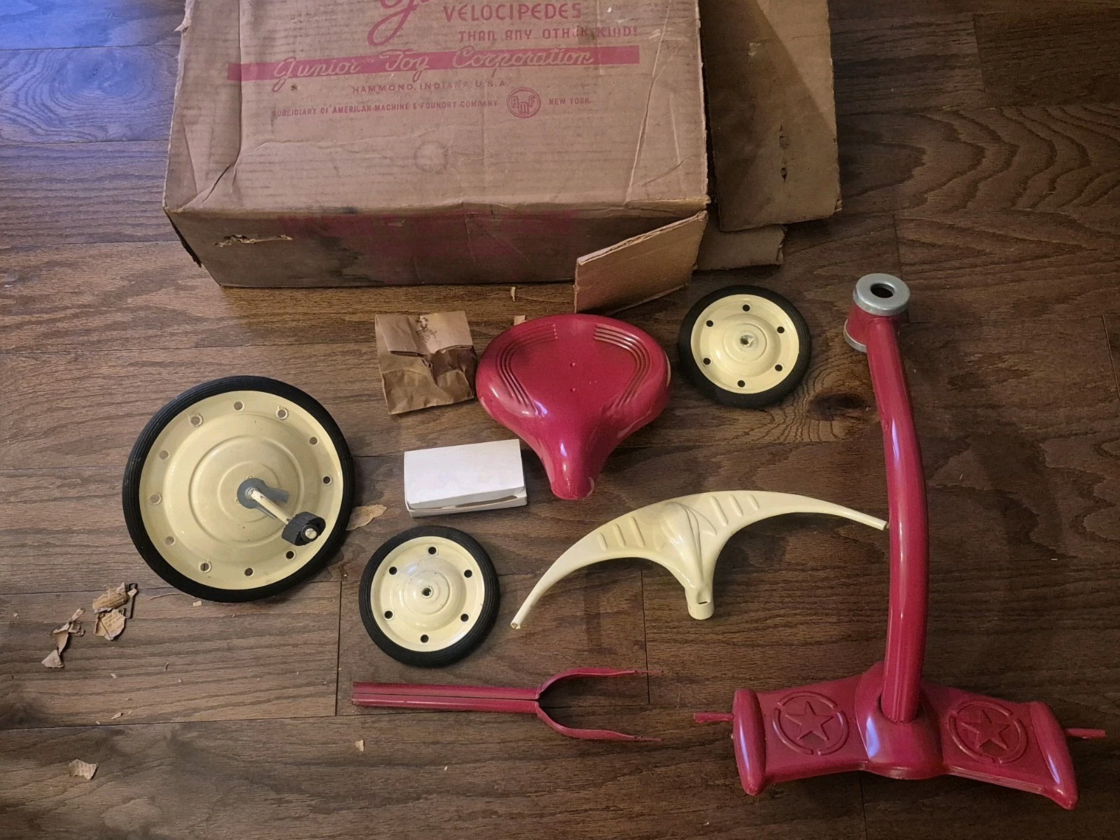 (New) VINTAGE AMF JUNIOR ROCKET TRIKE/ TRICYCLE/50s RARE NOS In Box (295.00 USD) (New) VINTAGE AMF JUNIOR ROCKET TRIKE/ TRICYCLE/50s RARE NOS In Box (295.00 USD)
