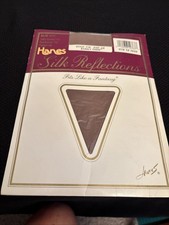 HANES SILK REFLECTIONS Silky Sheer Sandalfoot Pantyhose 715 AB Barely There NOS