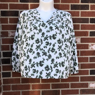 Abound Womens 1X White Green Long Sleeves VNeck Patterned Pocket Blouse